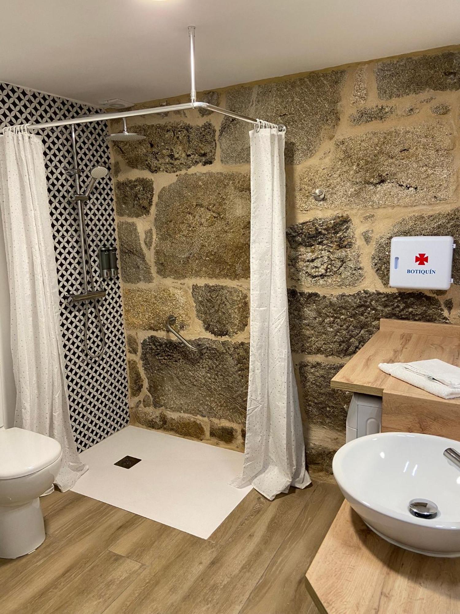 Reginita Apartamentos Arbo الغرفة الصورة